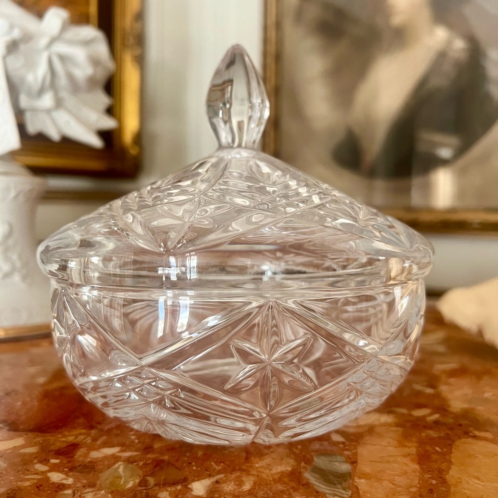 Vintage Decorative Footed Pressed Glass Candy Trinket Dish With Lid